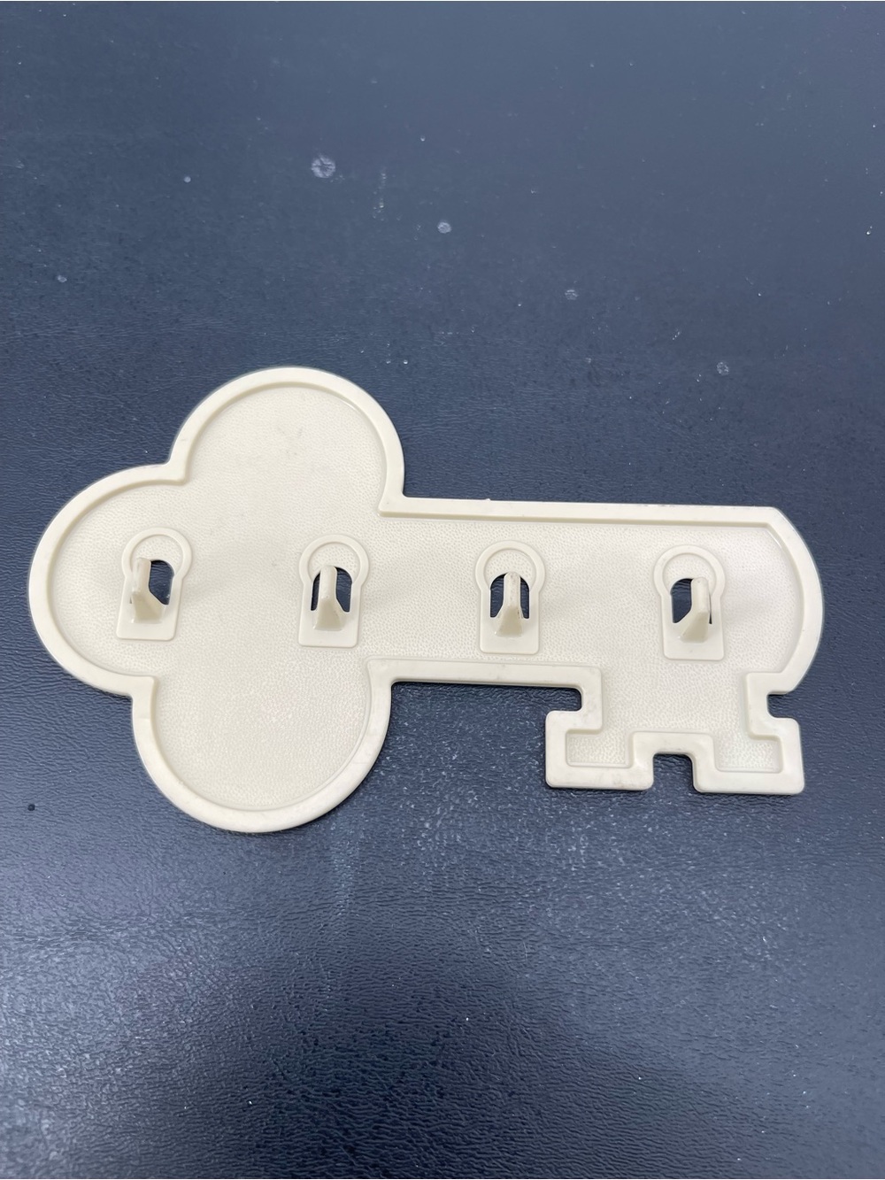Tupperware Cream Key-Shaped Wall Hook Rack #1453-2